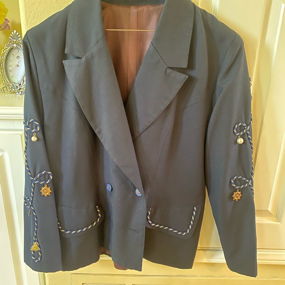 What Vintage French designer is this blazer???